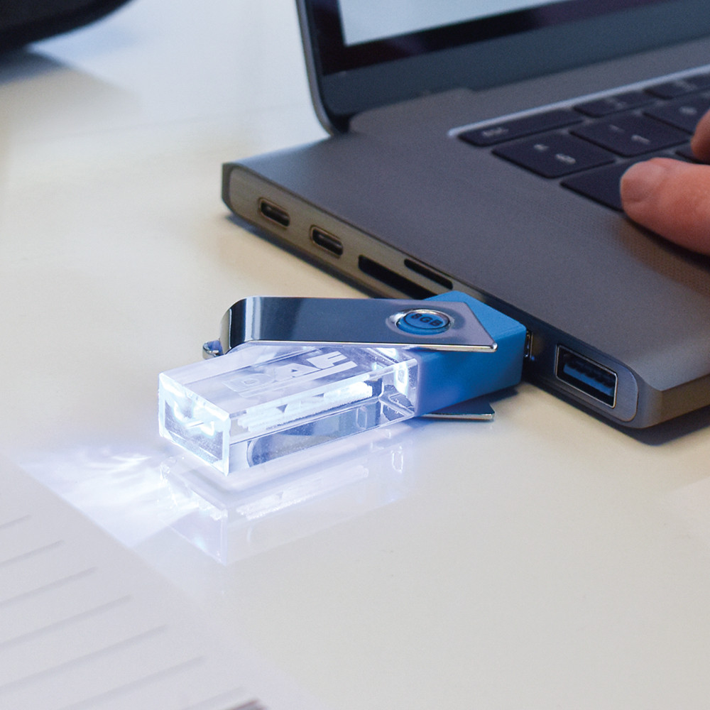 DAF – De Officiële Webshop - USB stick met lichtgevend DAF logo DAF ...